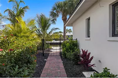 624 Dundee Lane, Holmes Beach, FL 34217 - Photo 58