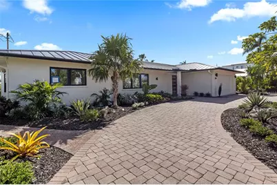 624 Dundee Lane, Holmes Beach, FL 34217 - Photo 2