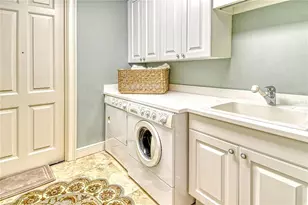 1300 Benjamin Franklin Dr, Sarasota, FL 34236 - Photo 28