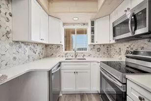 3661 Lake Bayshore Dr, Bradenton, FL 34205 - Photo 6