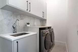 2467 Hyde Park St, Sarasota, FL 34239 - Photo 36