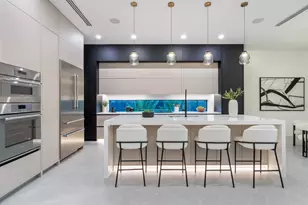 2467 Hyde Park St, Sarasota, FL 34239 - Photo 10