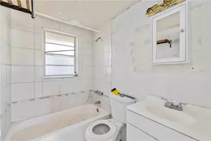 902 27th St E, Bradenton, FL 34208 - Photo 6