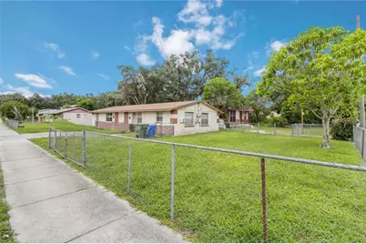 902 27th Street E, Bradenton, FL 34208 - Photo 2