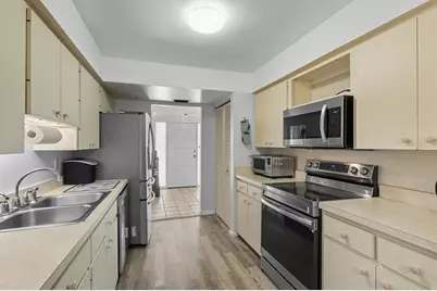 4424 Meadow Creek Circle, Sarasota, FL 34233 - Photo 8