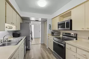 4424 Meadow Creek Cir, Sarasota, FL 34233 - Photo 8