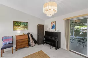 4424 Meadow Creek Cir, Sarasota, FL 34233 - Photo 6