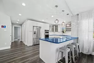 3376 S Seclusion Dr, Sarasota, FL 34239 - Photo 12