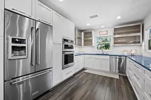 3376 S Seclusion Dr, Sarasota, FL 34239 - Photo 14