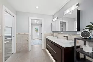 3376 S Seclusion Dr, Sarasota, FL 34239 - Photo 32