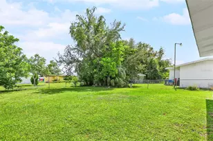 911 13th St E, Bradenton, FL 34208 - Photo 12