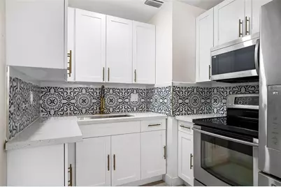 911 13th Street E, Bradenton, FL 34208 - Photo 2