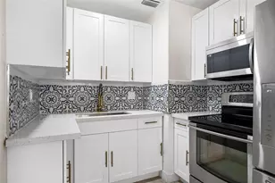 911 13th St E, Bradenton, FL 34208 - Photo 2