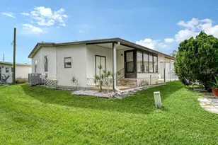 85 Southwinds Dr, Sarasota, FL 34231 - Photo 2