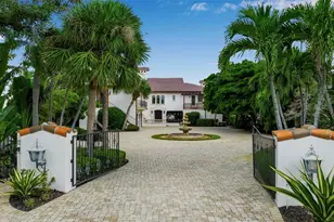 749 Freeling Dr, Sarasota, FL 34242 - Photo 2