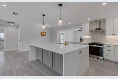 3857 Malec Circle, Sarasota, FL 34233 - Photo 6