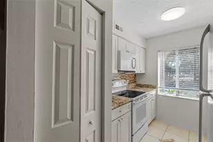 7505 Pitch Pine Cir, Tampa, FL 33617 - Photo 12