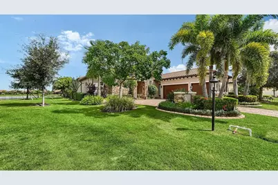 15805 Castle Park Terrace, Lakewood Ranch, FL 34202 - Photo 8