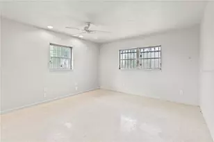 3205 Bougainvillea St, Sarasota, FL 34239 - Photo 10