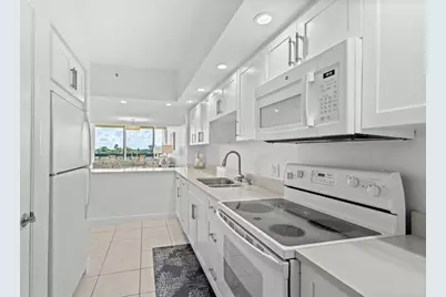 1065 Gulf Of Mexico Drive #402, Longboat Key, FL 34228 - Photo 12