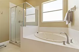 343 Londonderry Dr, Sarasota, FL 34240 - Photo 30