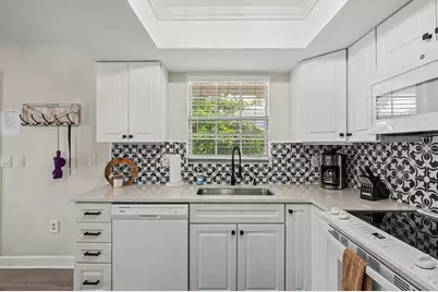 8106 Gulf Drive, Holmes Beach, FL 34217 - Photo 18