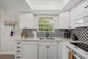 8106 Gulf Dr, Holmes Beach, FL 34217 - Photo 18