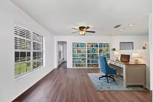 4247 Oakhurst Cir E, Sarasota, FL 34233 - Photo 18