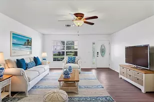 4247 Oakhurst Cir E, Sarasota, FL 34233 - Photo 4