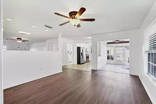 4247 Oakhurst Cir E, Sarasota, FL 34233 - Photo 20