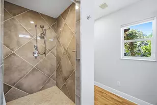 942 Virginia Dr, Sarasota, FL 34234 - Photo 26
