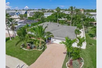 518 74th Street, Holmes Beach, FL 34217 - Photo 2