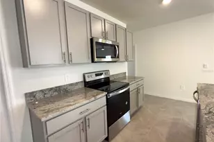 3238 Hilltop Cir, Bradenton, FL 34211 - Photo 6