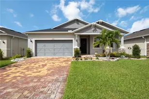 3419 74th Ave Cir E, Sarasota, FL 34243 - Photo 2
