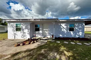 205 NE Martin Dr NE, Port Charlotte, FL 33952 - Photo 4