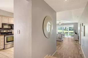 7320 Golf Pointe Cir, Sarasota, FL 34243 - Photo 12