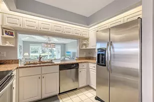 7320 Golf Pointe Cir, Sarasota, FL 34243 - Photo 28