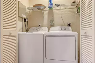 7320 Golf Pointe Cir, Sarasota, FL 34243 - Photo 40