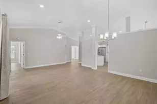 6017 Marella Dr, Sarasota, FL 34243 - Photo 6