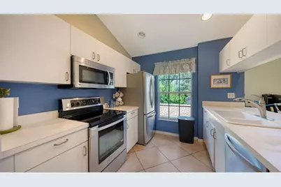 8390 Wingate Drive #521, Sarasota, FL 34238 - Photo 6