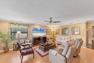 8140 Terrace Garden Dr N, Saint Petersburg, FL 33709 - Photo 10