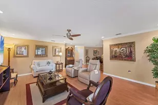 8140 Terrace Garden Dr N, Saint Petersburg, FL 33709 - Photo 12
