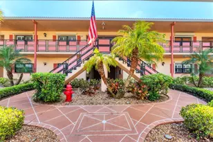 8140 Terrace Garden Dr N, Saint Petersburg, FL 33709 - Photo 1