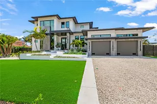 5362 Shadow Lawn Dr, Sarasota, FL 34242 - Photo 2