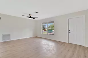 2420 16th St W, Palmetto, FL 34221 - Photo 4