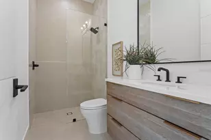 276 Island Cir, Sarasota, FL 34242 - Photo 26