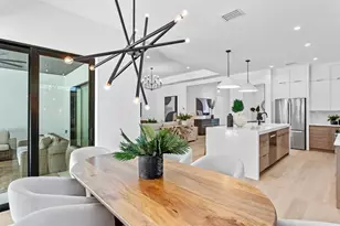 276 Island Cir, Sarasota, FL 34242 - Photo 14