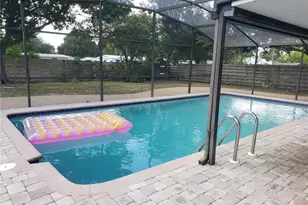 112 61st St NW, Bradenton, FL 34209 - Photo 2