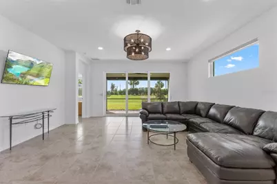 8121 Sternway Road, Sarasota, FL 34240 - Photo 4