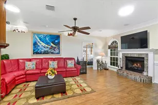 1218 Lavender Jewel Ct, Plant City, FL 33563 - Photo 8